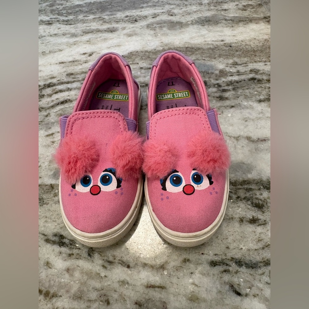 TOMS Abby Cadabby Sesame Street Luca Slip-Ons Size 7 - Picture 2 of 7